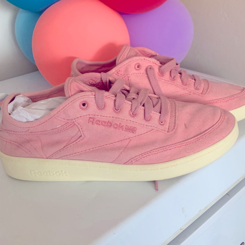 Brand New Women’s Size 9, Pink Vintage Reebok Classic Canvas Sneakers.